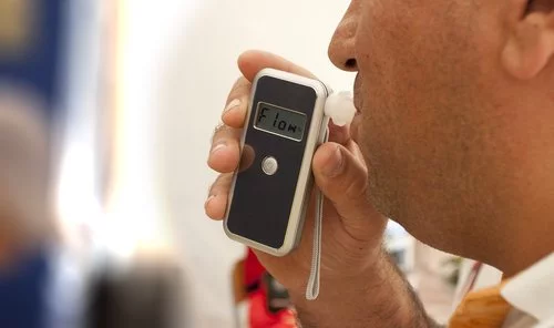 5 Advantages of Owning a Portable Breathalyzer Test